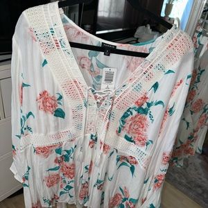 🚫 SOLD Torrid floral blouse